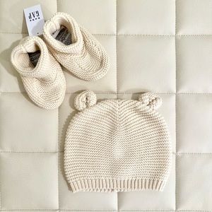 Baby Gap | Beanie & Bootie Set